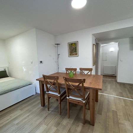 Stromoradni 17 Apartment Breclav Bagian luar foto