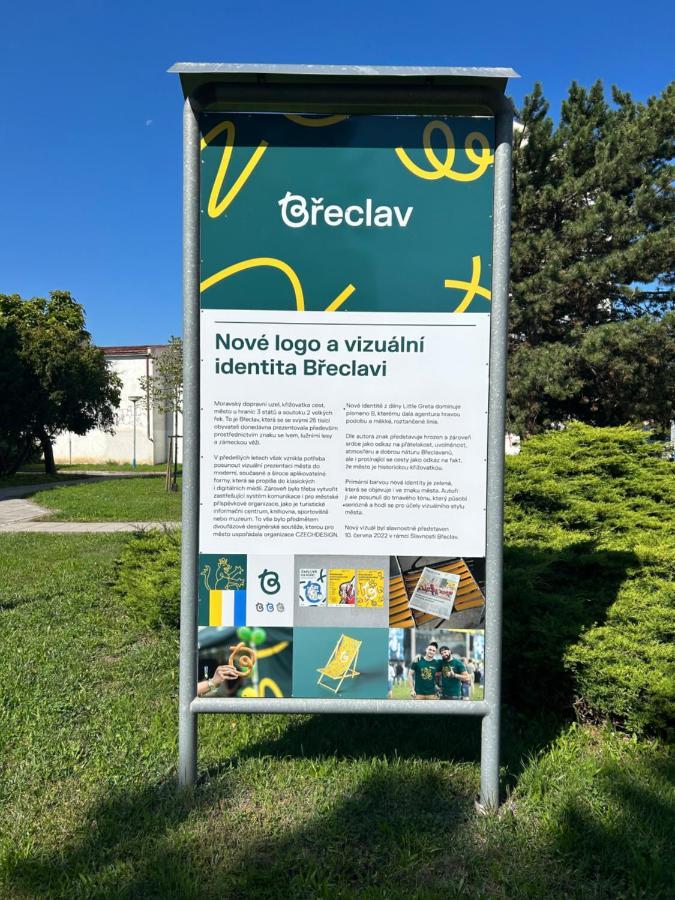 Stromoradni 17 Apartment Breclav Bagian luar foto