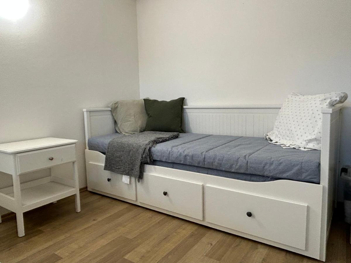 Stromoradni 17 Apartment Breclav Bagian luar foto